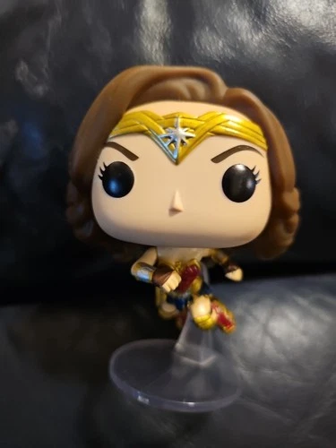 Funko Pop! Vinyl: DC Comics - Wonder Woman Out Of Box