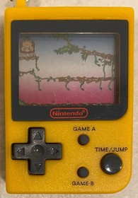 1990s NINTENDO DONKEY KONG JR MINI LCD HANDHELD GAME KEYCHAIN GAME & WATCH