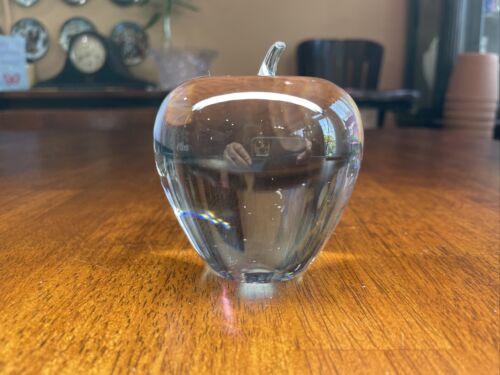 Crystal Paperweight, Apple GGT - Picture 3 of 9