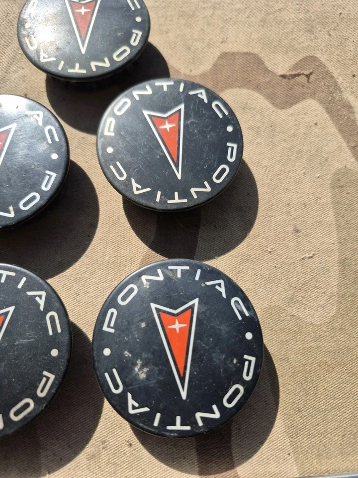 Lote de 5 Pontiac Arrow 9595157 OEM GM Tapacubos de rueda central Cubierta de llanta NEGRA Foto 4 de 4