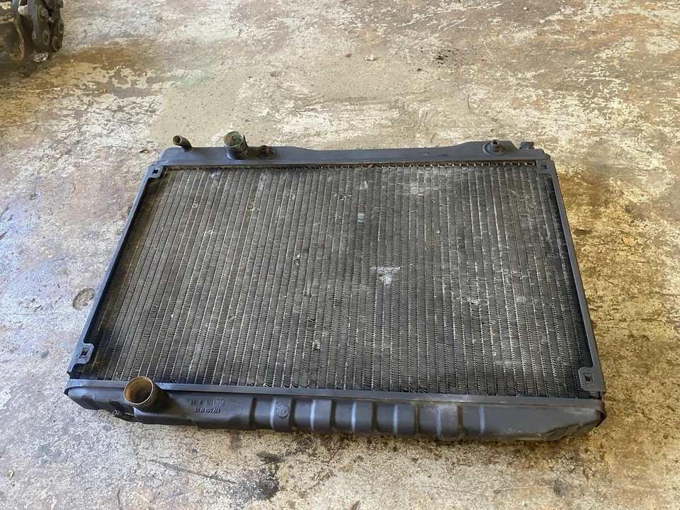 Conjunto de radiador de refrigerante OEM Mercedes Benz 380SL 1981-85 Behr 1075011701 OEM Foto 3 de 4