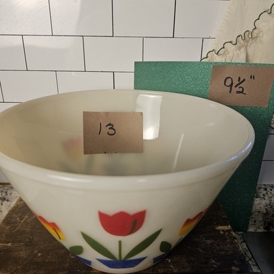 Vintage FIRE KING Tulips Large Nesting Mixing Bowl 9.5'' GC Light Yellowing 