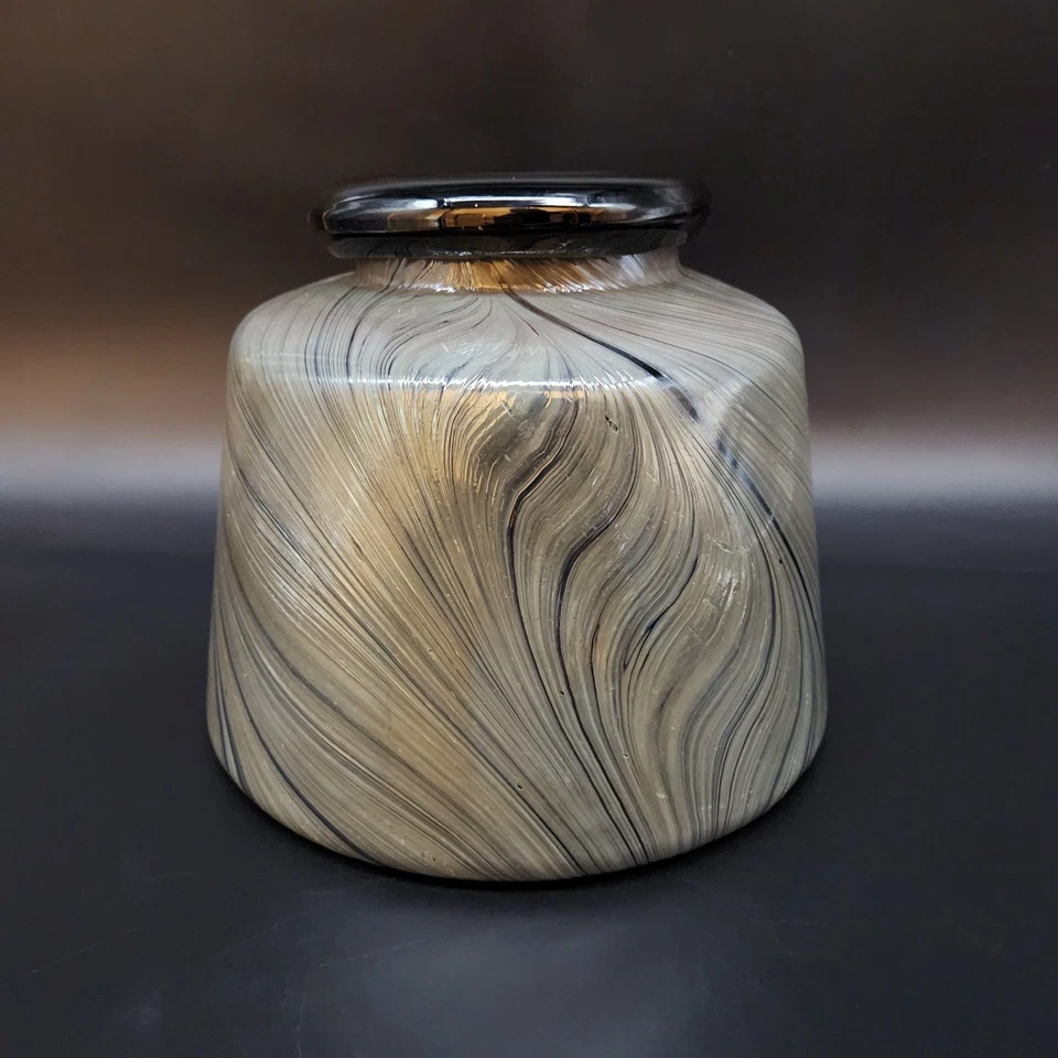 Jarrón de vidrio ciprés diseño cian gris topo con textura remolinos 7,75" T x 9" W borde negro Foto 3 de 4