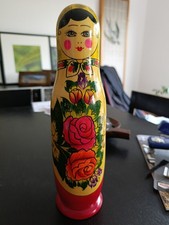 Botella de vodka San Petersburgo de 0,5 l dentro de Muñeca Matroska