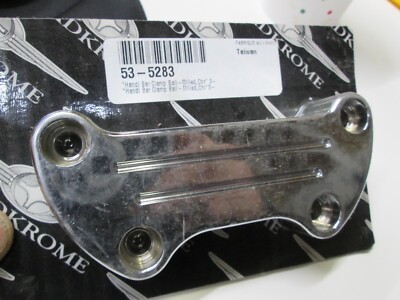 ROADKROME -  HANDLEBAR TOP CLAMP - 3 1/2'' CENTER FOR 1'' BARS - CHROME GROOVED
