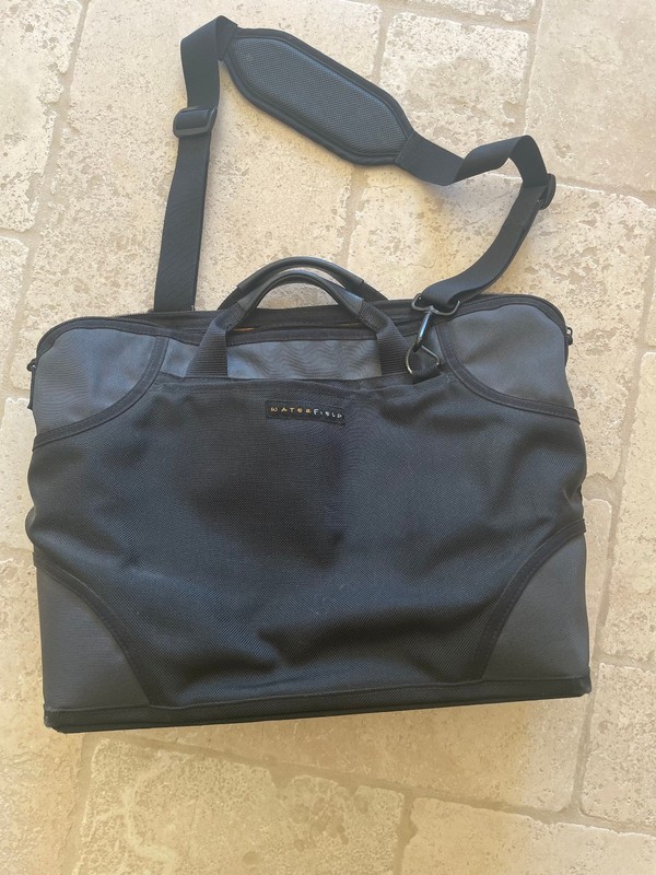Waterfield Cosmo Bag, combin black and gray 13", for the computer& pocktes space