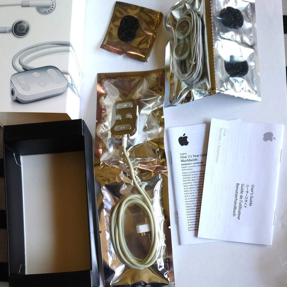 Apple iPod Remote + Earphones M9128G/A New Sealed 2000s Vintage Accessory Japan - Image 2 of 2