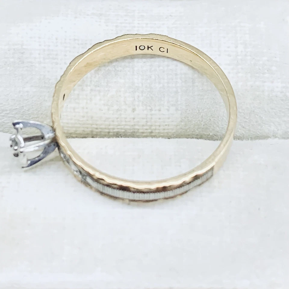 Anillo de compromiso de boda de 2 tonos de oro amarillo de 10 k de 0,05 quilates talla 7,5 Foto 4 de 4