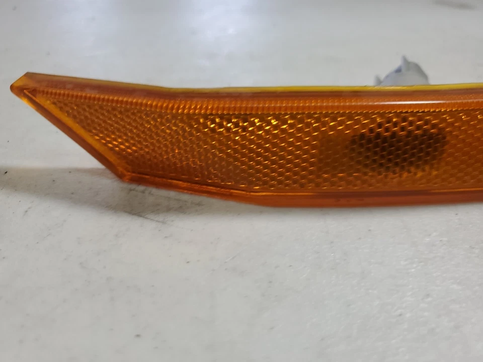 06-09 Ford Fusion передний правый пассажирский боковой габаритный фонарь лампа 6E5313B220AD (C - Изображение 2 из 4