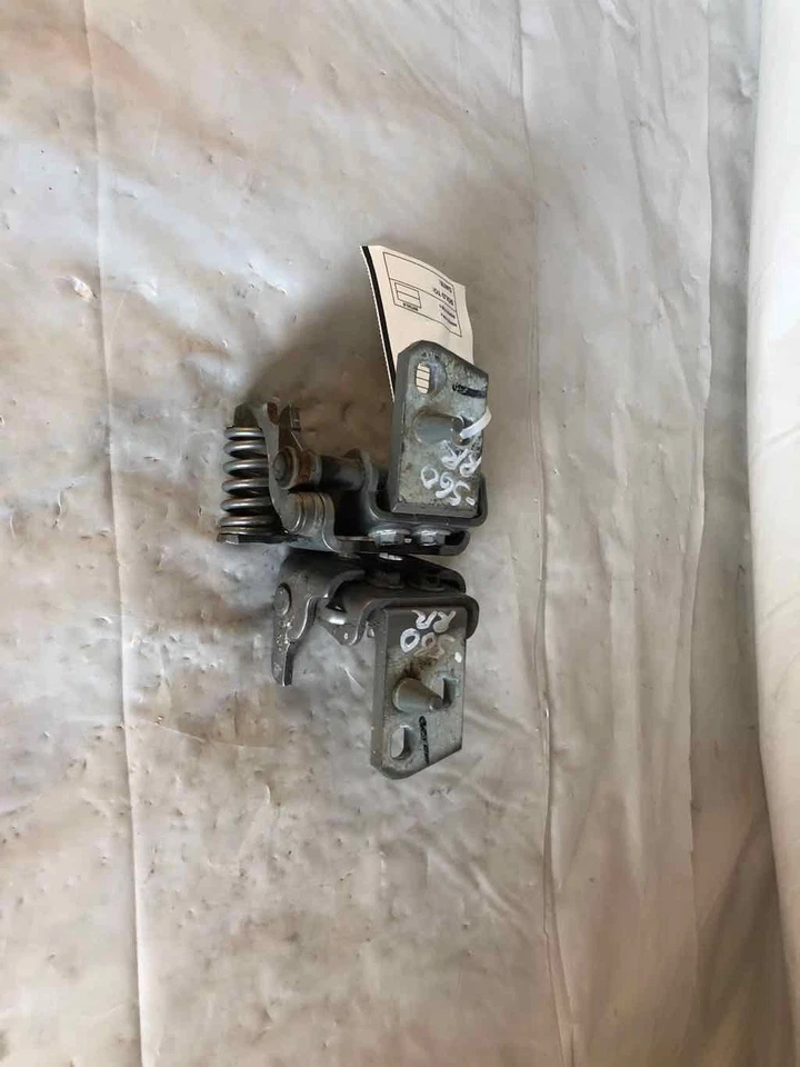 Buick Century 1999 puerta trasera bisagra superior e inferior 4 puertas lado derecho del pasajero Foto 4 de 4