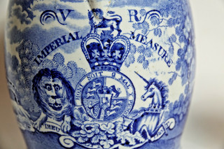 MUY RARO ESCUDO DE ARMAS BRITÁNICO MEDIDA IMPERIAL VICTORIANA TEMPRANA AZUL Y BLANCO