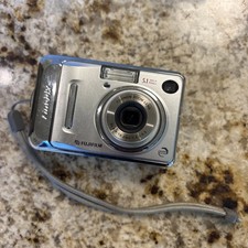 Fujifilm FinePix A Series A500 5.1MP Digital Camera - Silver. WORKING.