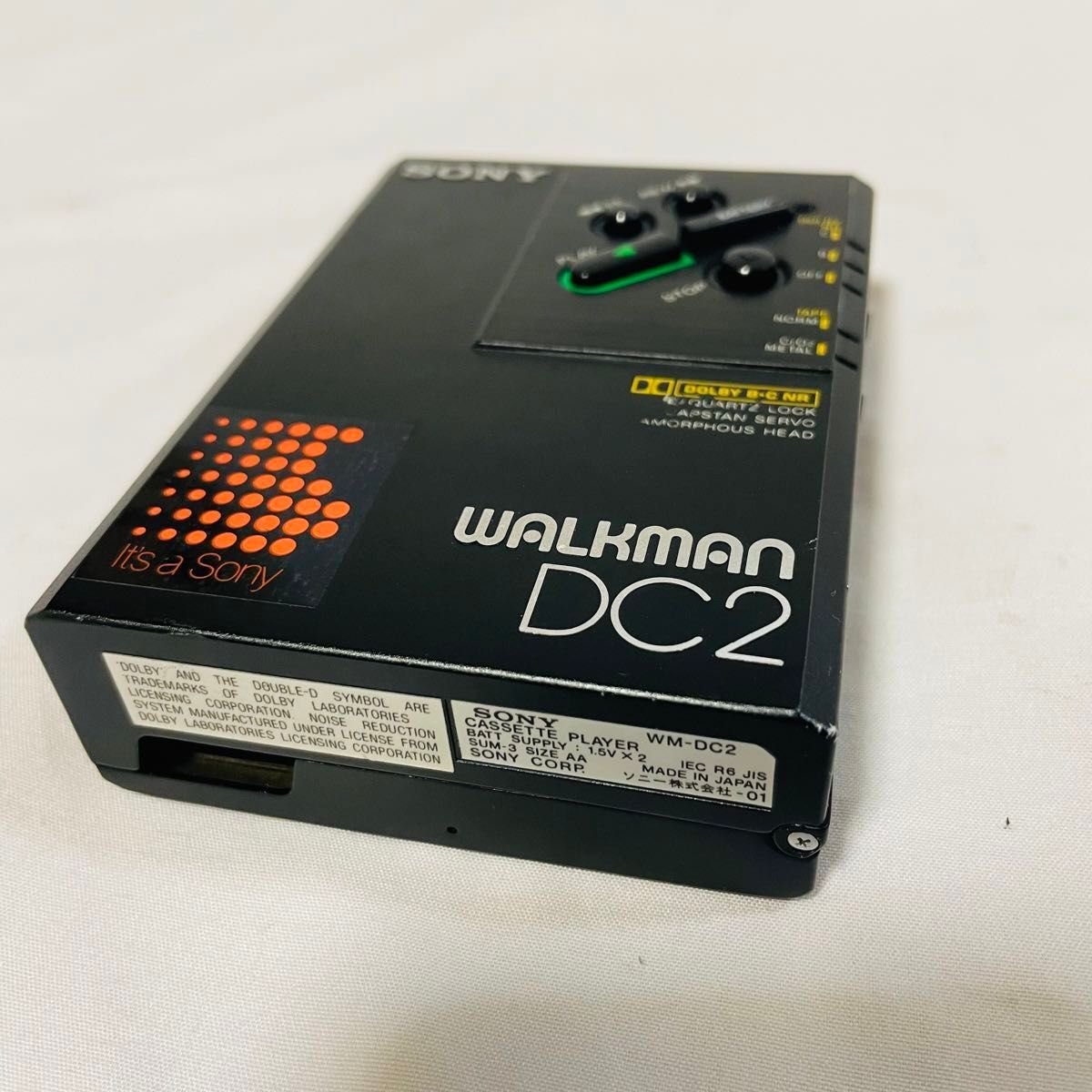 SONY WM-DC2 Walkman Cassette Player Operation Tested Battery cover 