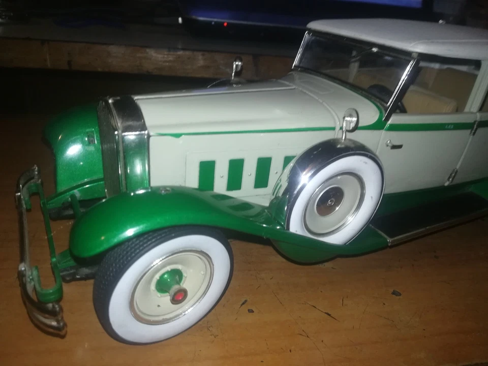 Modellino auto Packard Brewster 1:18 Signature Models 1930 - Immagine 2 di 4