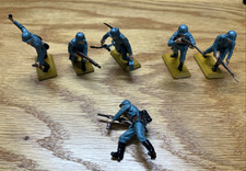 Britains Ltd Deetail WW II German Soldiers Infantry 1970s Lot of 6 Figures