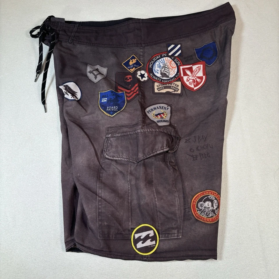 Boardshorts Y2K BILLABONG Platino Talla 36 Native Chief Calavera Natación Surf Rata Parche Foto 4 de 4