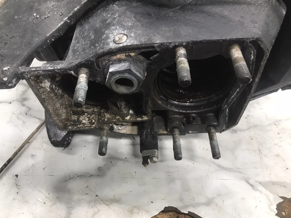 OMC Cobra Out Drive Outdrive Mount Cardán Carcasa Conjunto SIN SAL  Foto 2 de 4