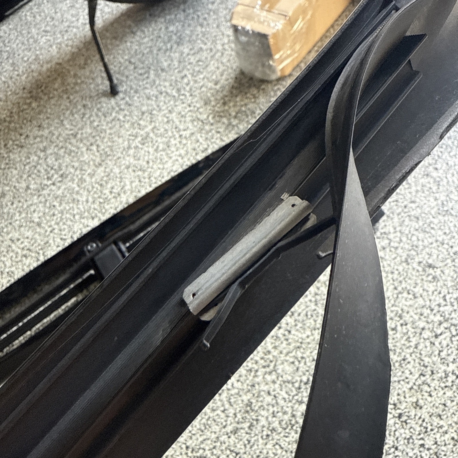 10-14 OEM Rolls Royce Ghost RR4 Front LH Drivers Side  Window Molding 7226086