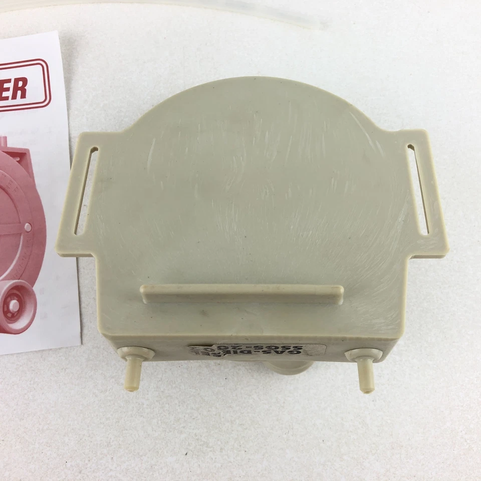 DAVE BROWN SIX SHOOTER FUEL PUMP RC AIRPLANES-SSGS-2002 ORIGINAL BOX NO STRAP - Image 4 of 4