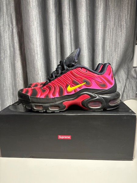Air Max Plus TN x Supreme Red – Authentic – Minor Flaws, Great Deal