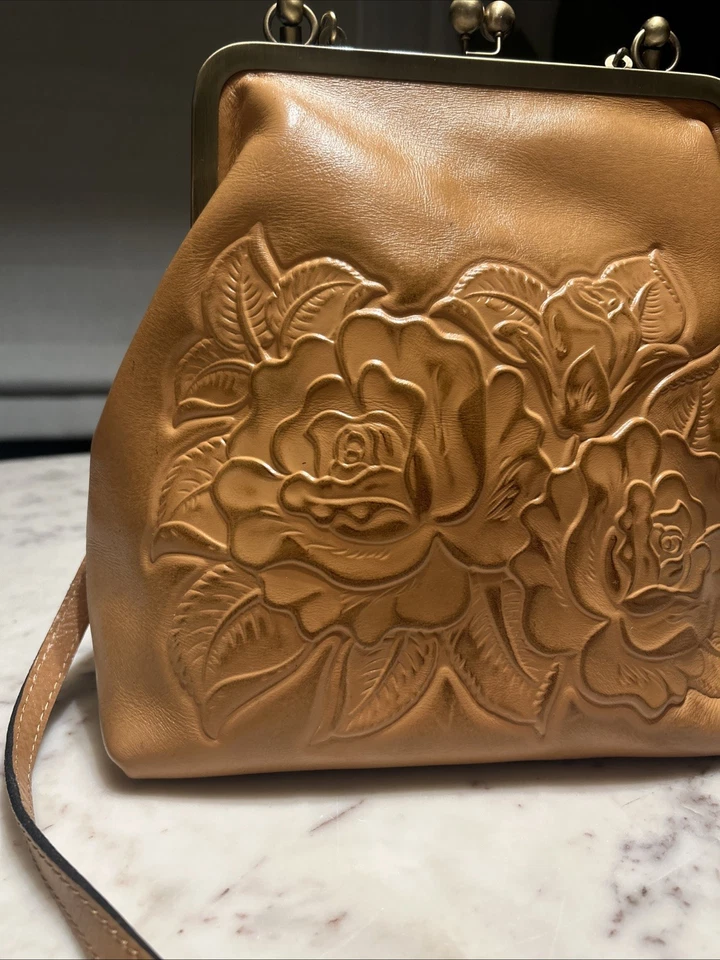 "Bolso Bandolera Patricia Nash Cuero Kisslock 10""x10"" Usado en Excelente Condición" Foto 3 de 4