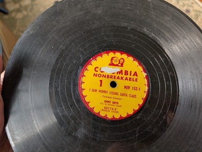 This is a vintage Columbia  Nonbreakable  children s 78. I saw Mommy kissing SC