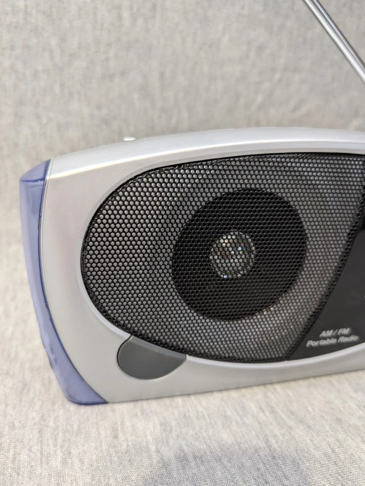 Audiovox AXR 46 Portable Radio AM/FM Silver Purple With Handle Foto 4 de 4