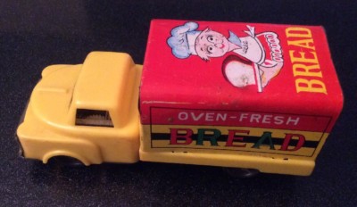 Vintage 50er Jahre Kunststoff-Blechteller Reibung ''frisches Brot'' LKW gute Litho (Japan)