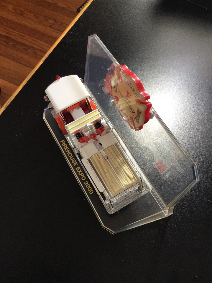 Code 3 2000 Firehouse Expo Crown Pumper E-3 (12228) On Plastic Base - Image 3 of 4