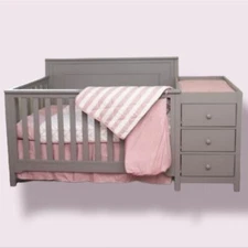 STORK AND STYLE MODERN NURSEY 6 PIECE CRIB SET IN PINK