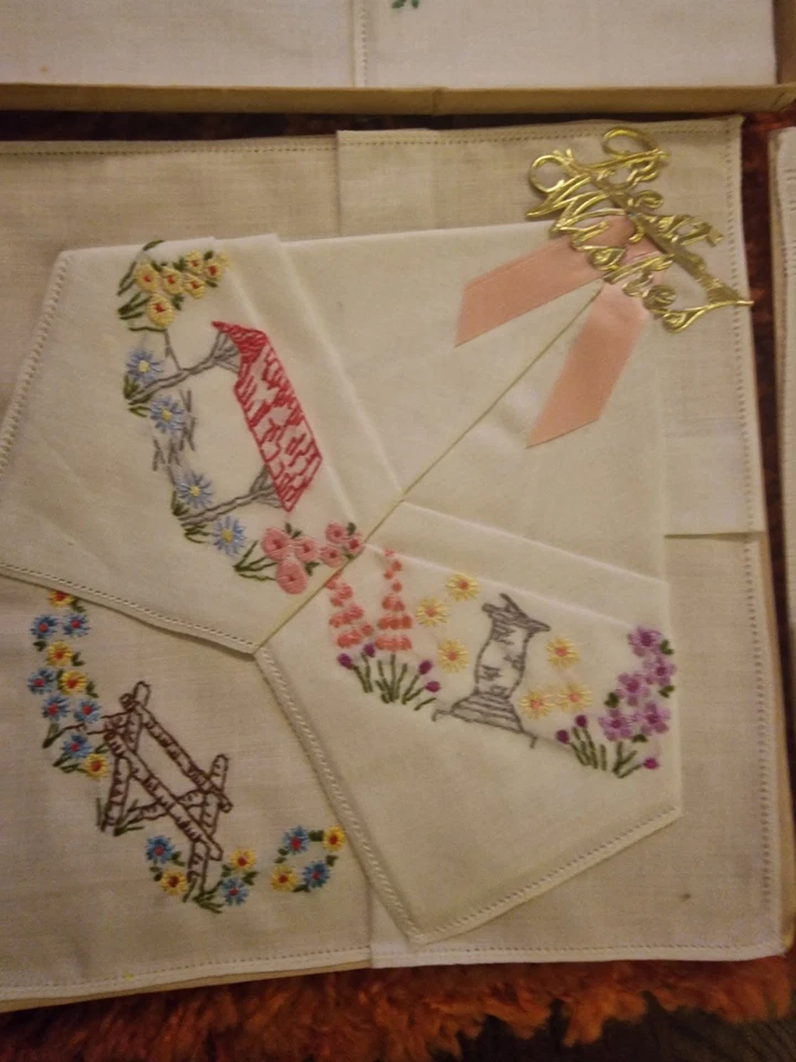 6 sets VINTAGE EMBROIDERED IRISH LINEN LADIES HANKIES,  UNUSED - Image 3 of 4