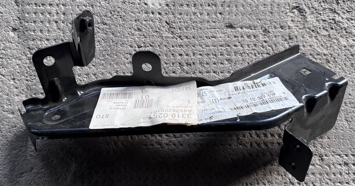 Supporto Staffa Parafango Ant. Destro Originale Smart ForFour Cod. A4536209900 - 2