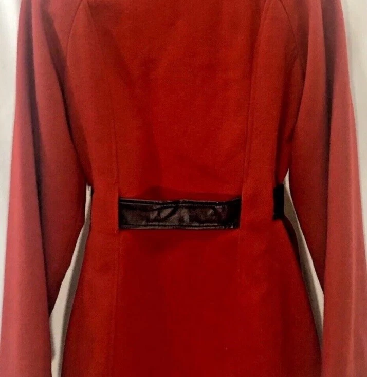 Novo com etiquetas Casaco Feminino George Pea Vermelho Preto M 8-10 Couro Sintético Cinto Preto Botão para Cima - Imagem 4 de 4