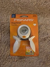 Fiskars That’s Amore heart squeeze paper punch - Medium 0.9 Brand New 