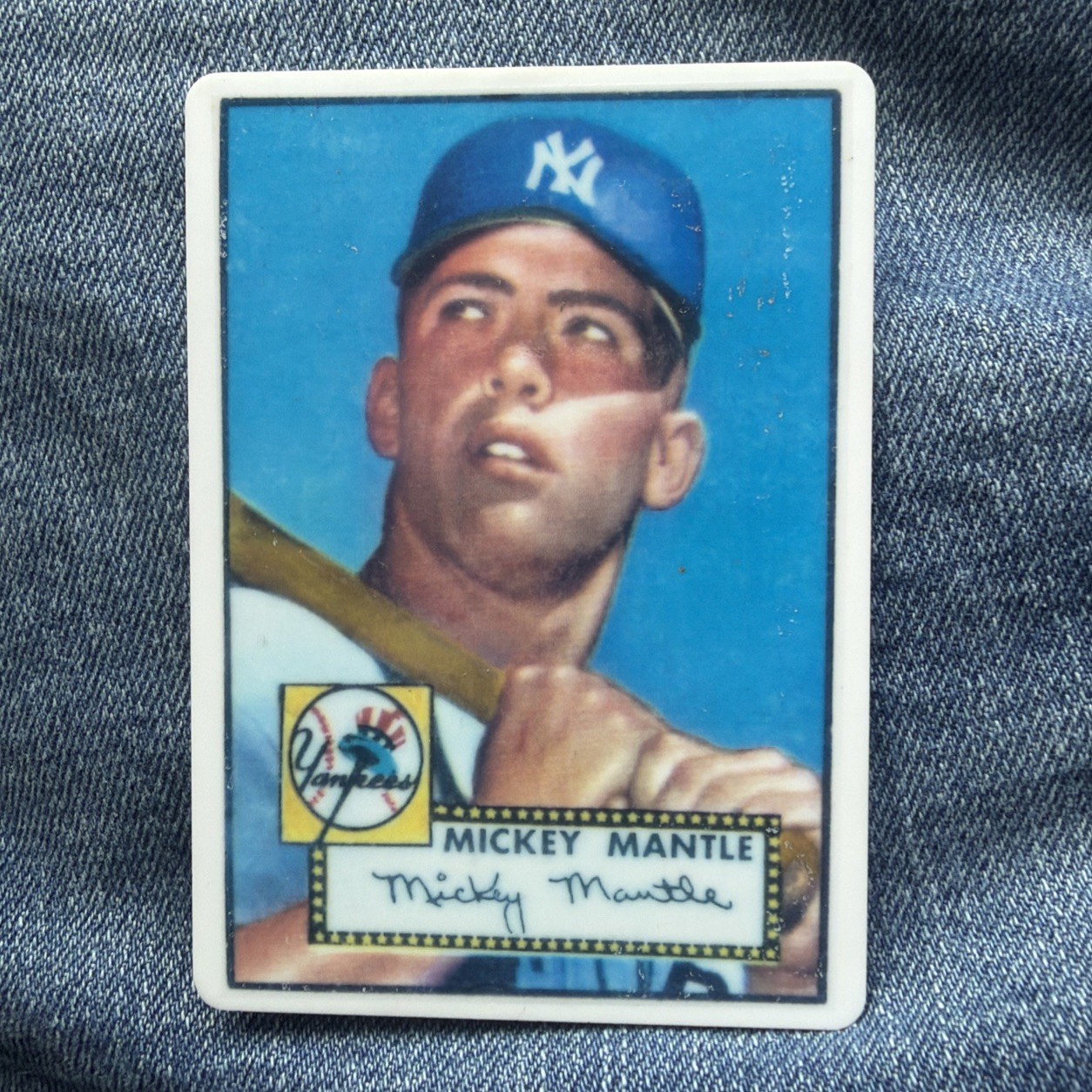 1952 Topps - High # Mickey Mantle #311 "e" in Signature Pointing Down