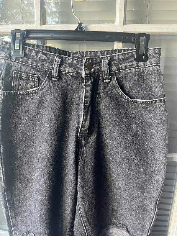 SHEIN woman’s distressed black  jeans straight leg size m (6)