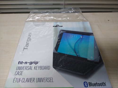 Targus fit-n-grip Universal Keyboard Case -Fits any 9.7"- 10.1" tablet - Opened. - Picture 4 of 15