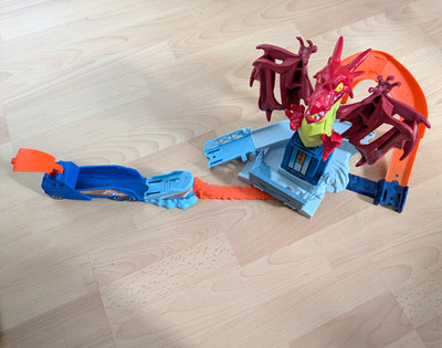 Hot Wheels Track Set mit Drache, Rampe & Startvorrichtung, blau/orange/rot