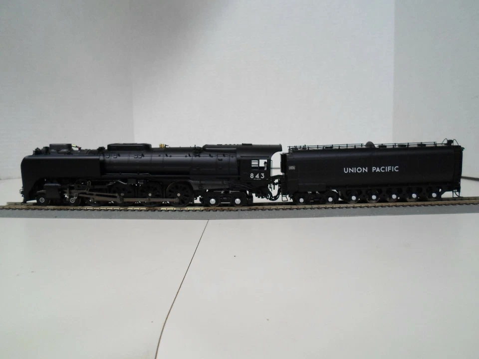 BLI 6641 4-8-4 FEF3 UP - Union Pacific #843 Broadway Limited DCC & Sound - Image 3 of 4