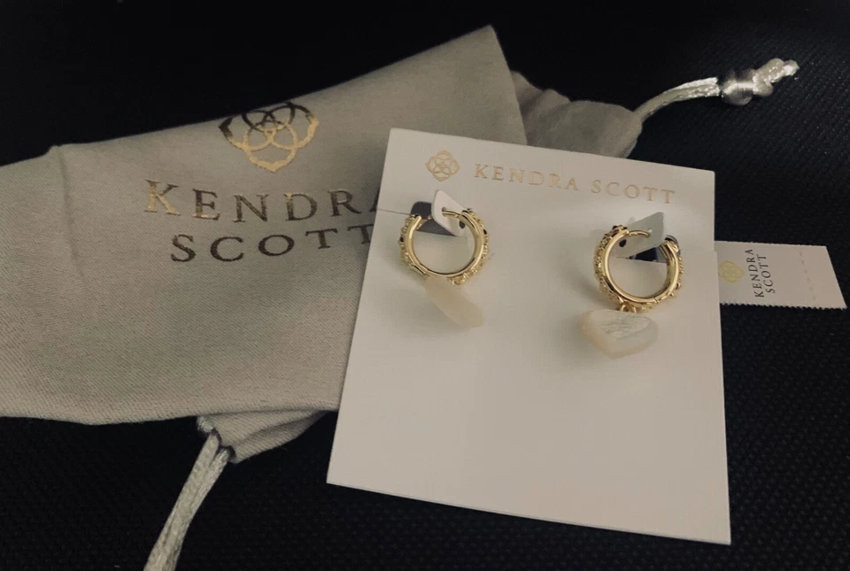 PENDIENTES HUGGIE CORAZÓN ORO PENIQUE KENDRA SCOTT ORO 14K MARFIL NÁCAR NUEVOS CON ETIQUETAS Foto 4 de 4