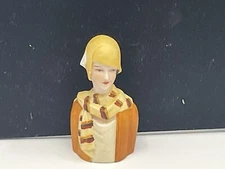 Vintage Avon 1983 porcelain flapper girl thimble. 1927 Fashion 
