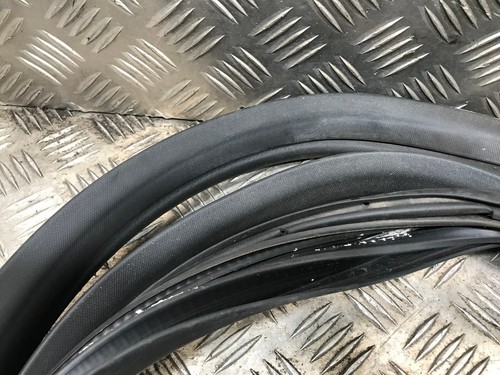 Ford Transit Connect MK2 14-ON Front Door Seal Rubber Left Or Right GENUINE - Picture 4 of 4