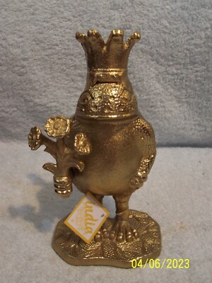 Gold King /Prince Frog Figurine Holding Flowers New Made In India No Box 4'' x 8''