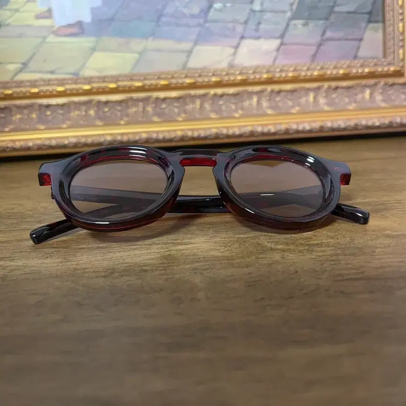 Round Sunglasses with Tortoise Pattern - Unique F… - image 3