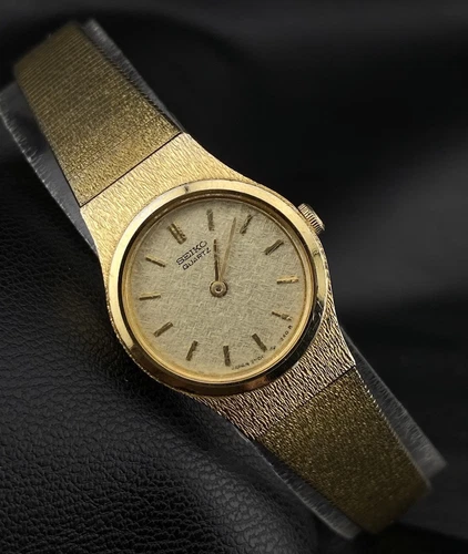 Vintage 80’s Seiko Quartz Gold Tone Petite Round Elegant Cocktail Ladies Watch