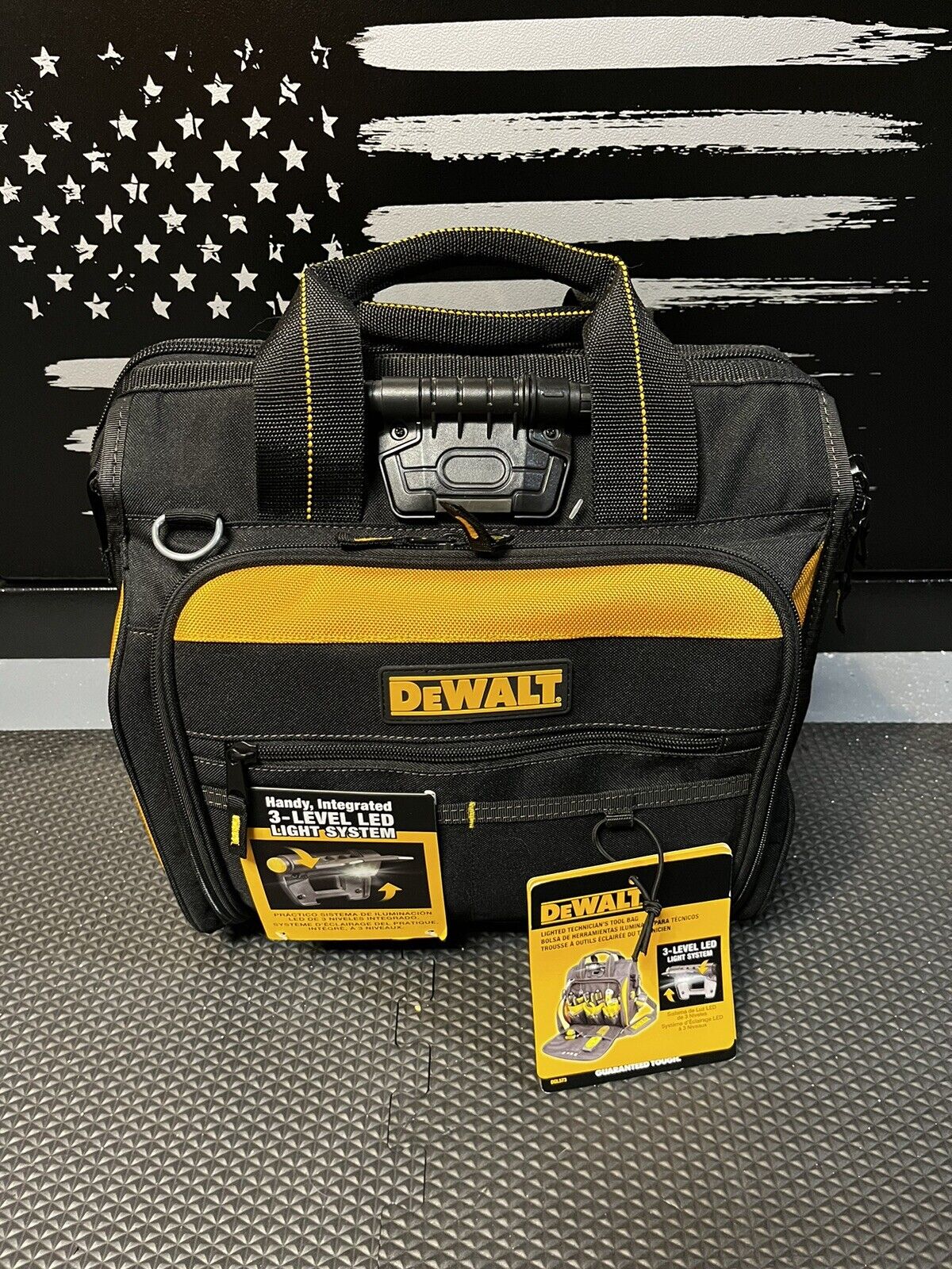 DEWALT DGL573 Lighted Technician's Tool Bag, 41 Pocket 通販