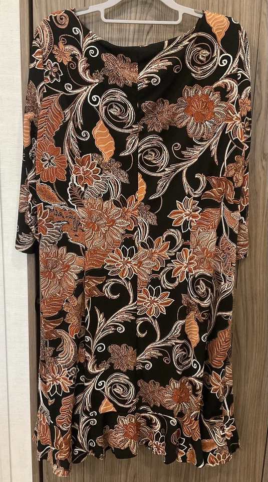 Vestido Sandra Darren para mujer manga 3/4 negro/floral talla 16W Foto 2 de 4