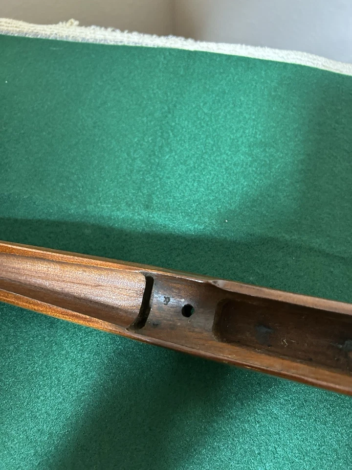 Culata de rifle de acción larga de madera a cuadros Remington 700 ADL Foto 2 de 4