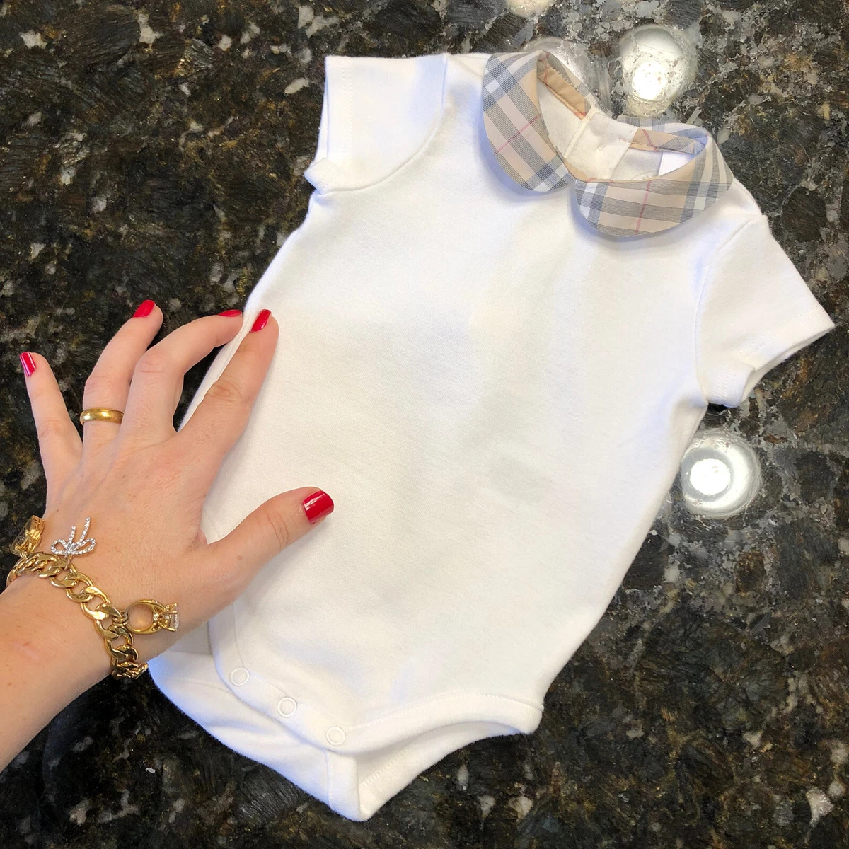 Burberry bodysuit baby cheap
