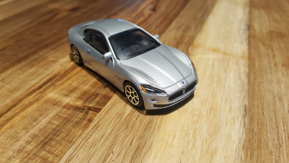 burago 1/43 maserati granturismo - Photo 2/4